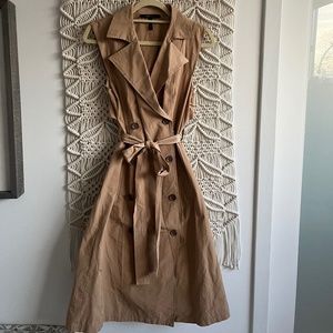 BCBGMaxazria Tan Trench Coat Style Iconic Dress! Size: Small